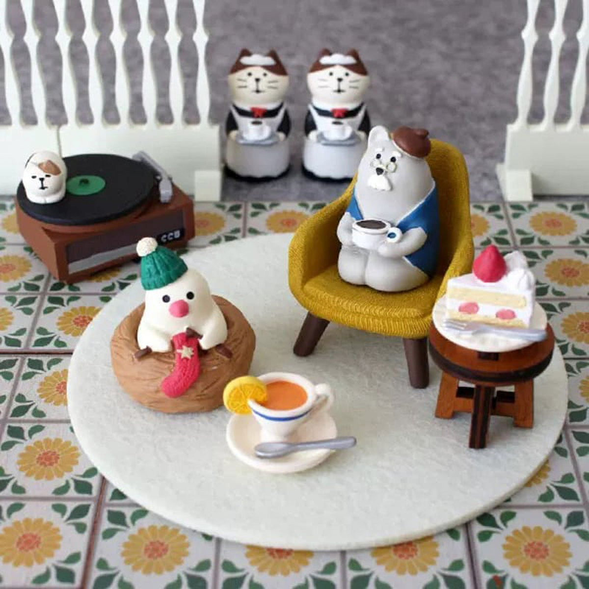 Retro Wooden Dollhouse Miniature Floor Decoration O9237