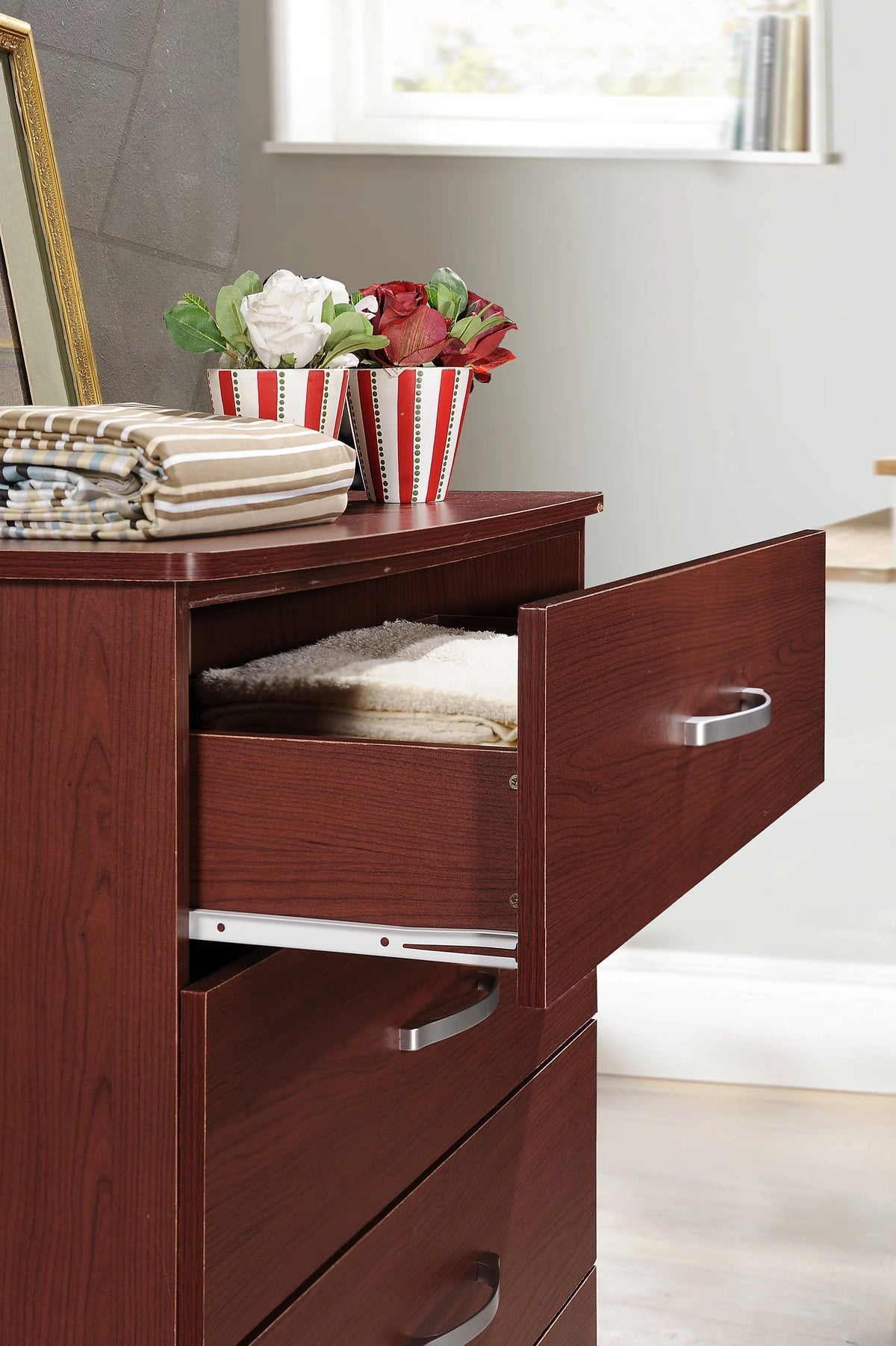 5 Drawer Wood Chest A8499